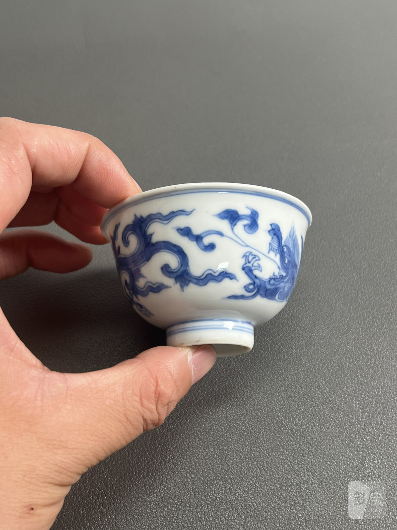 清康熙 仿成窑青花夔龙纹小杯 - 图4